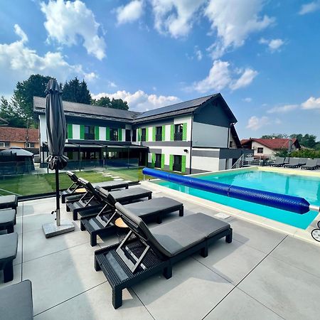 Q Villa Săcele Exteriör bild